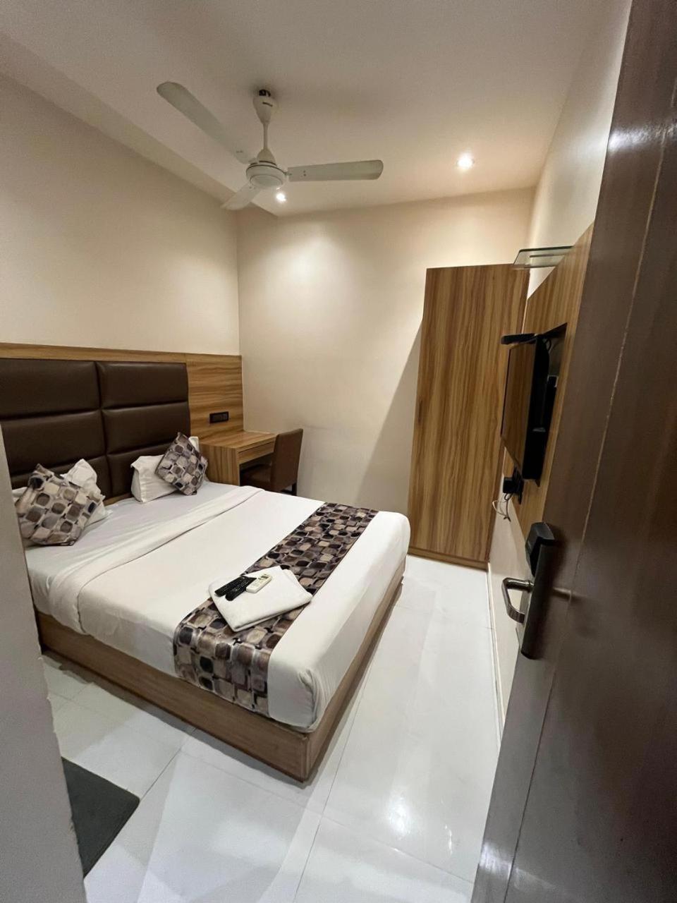 Gasthuis Shahi Darbar Terminal-2 *